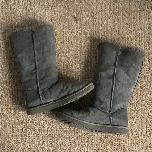 Tall Bailey Button Grey Uggs - Picture 5 of 6